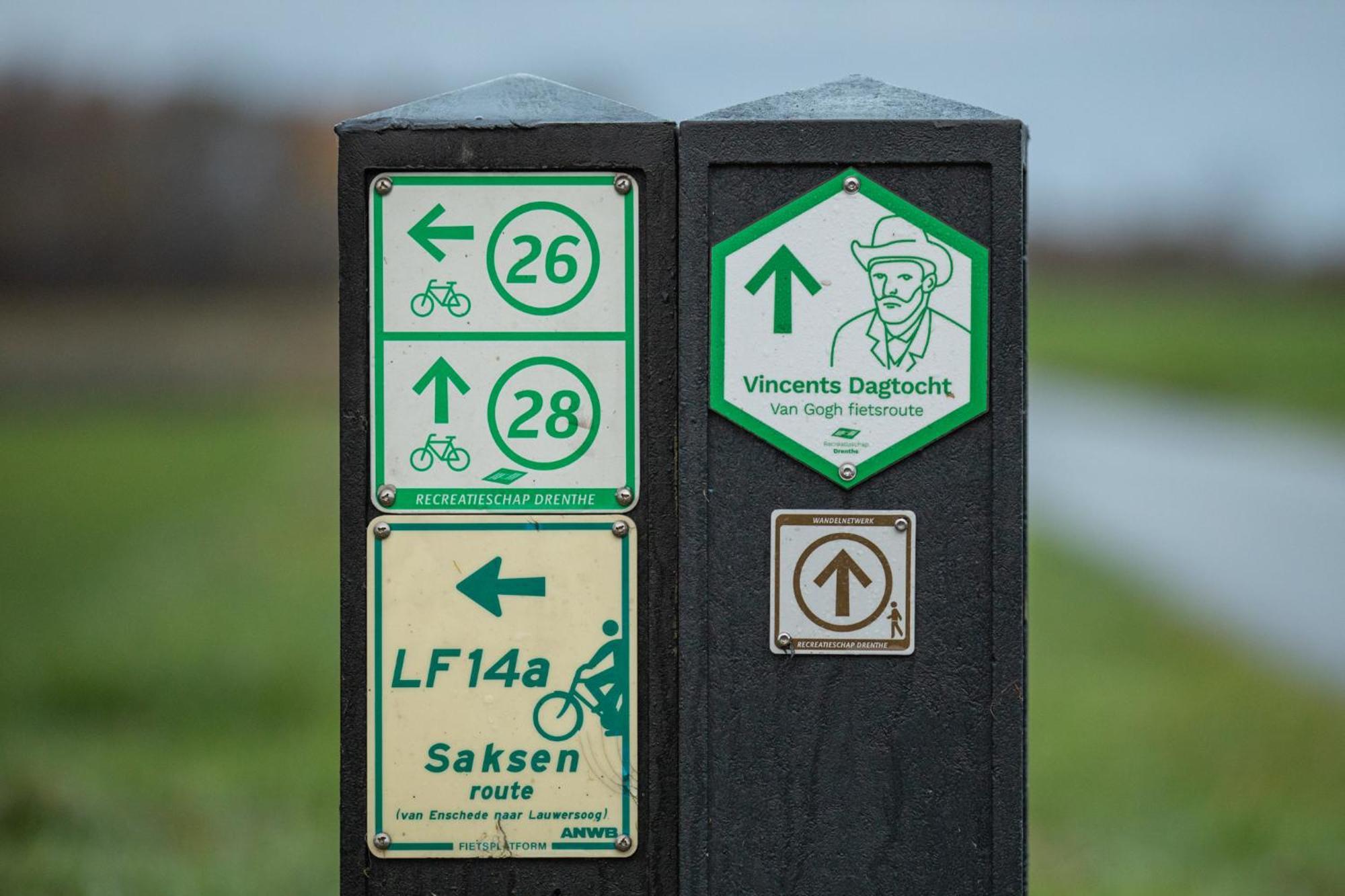 Drents Genieten - Lavendelheide Met Uitzicht Op Het Water Erm Extérieur photo