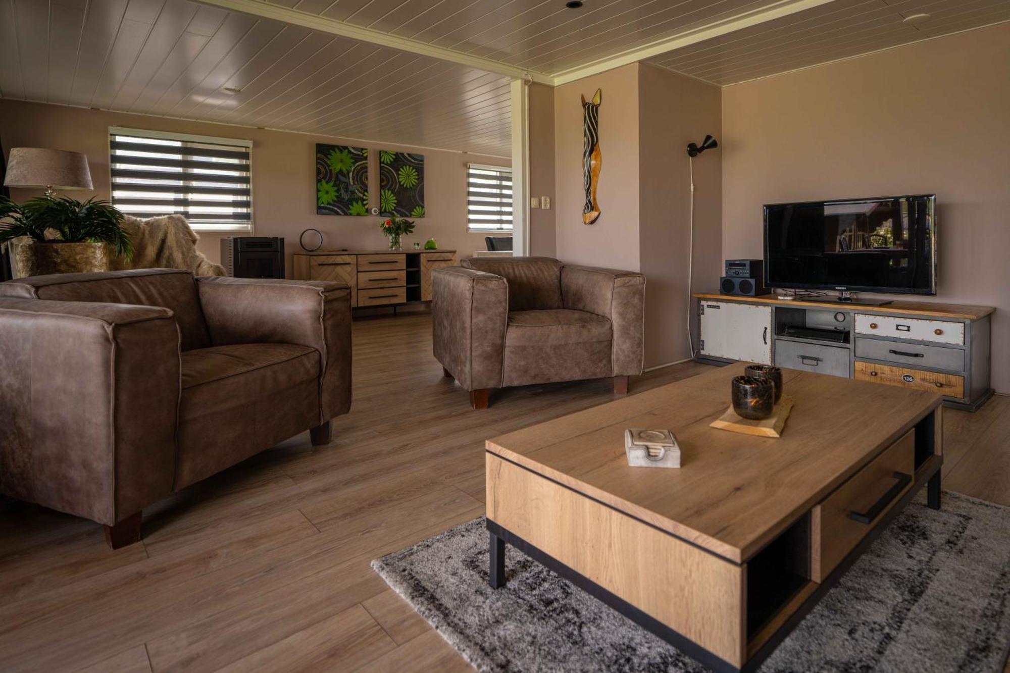 Drents Genieten - Lavendelheide Met Uitzicht Op Het Water Erm Extérieur photo